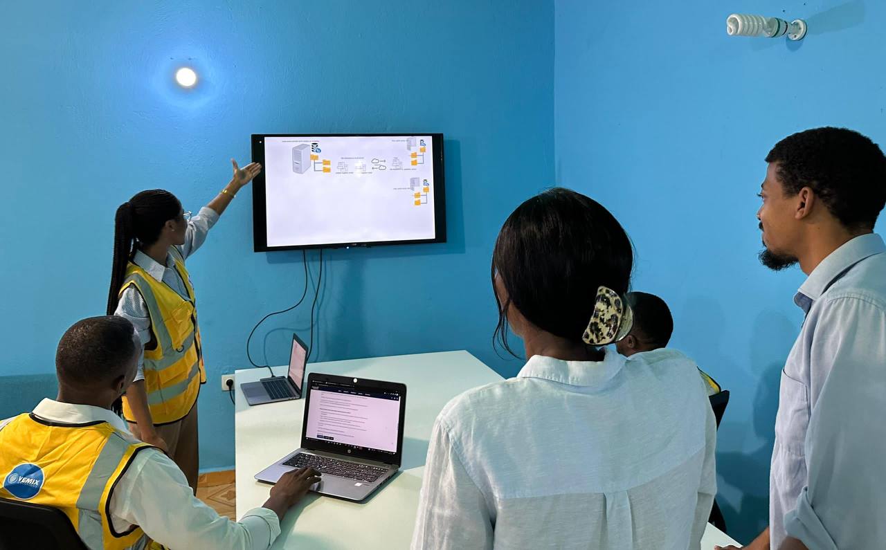 Equipo de Vemix durante una sesion tecnica